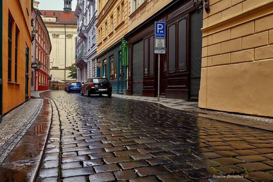 Apart Near The Charles Bridge Praha Eksteriør bilde